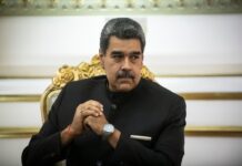 Sin actas asume dictador Nicolás Maduro para un tercer mandato